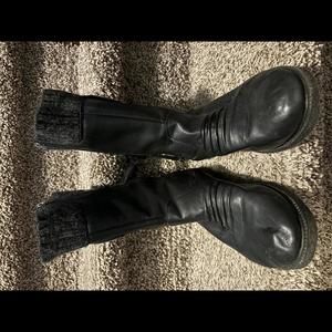 Women’s black comfy zip up laced boots size 8.5
